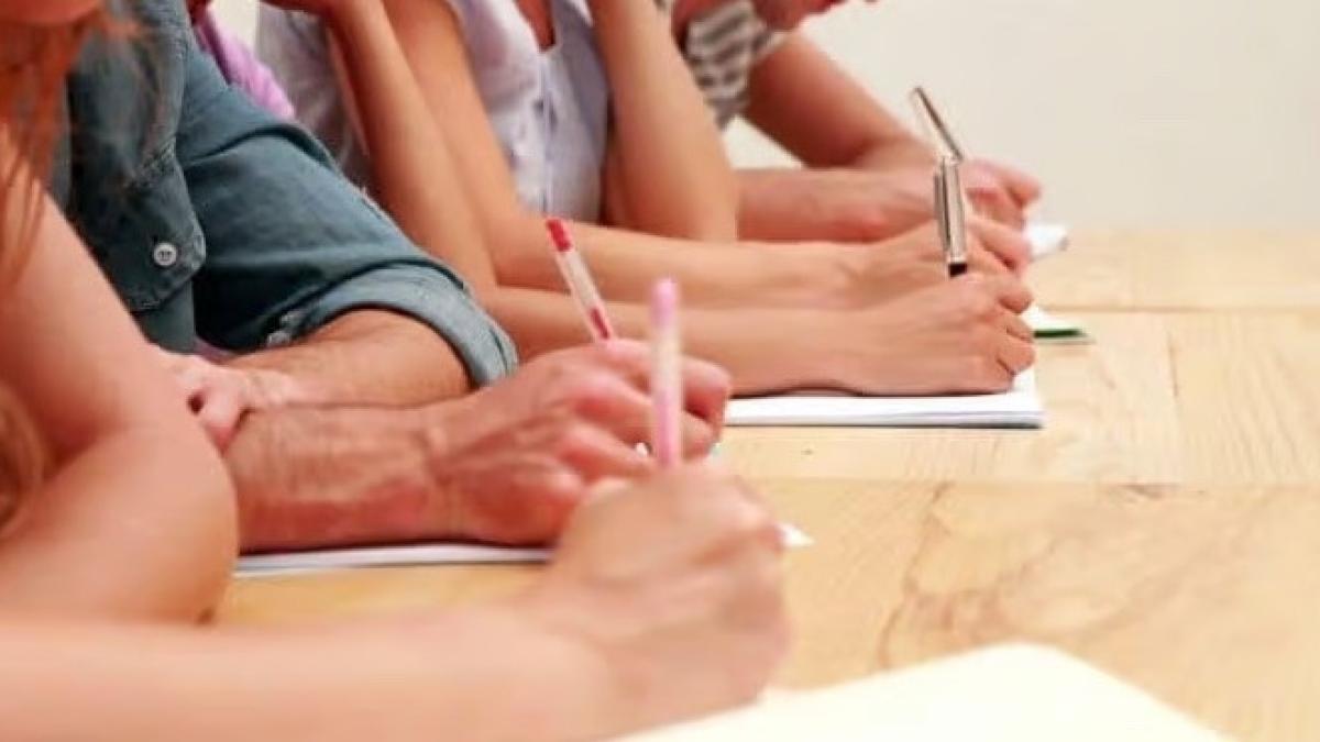 imagini cu porfesori la examen