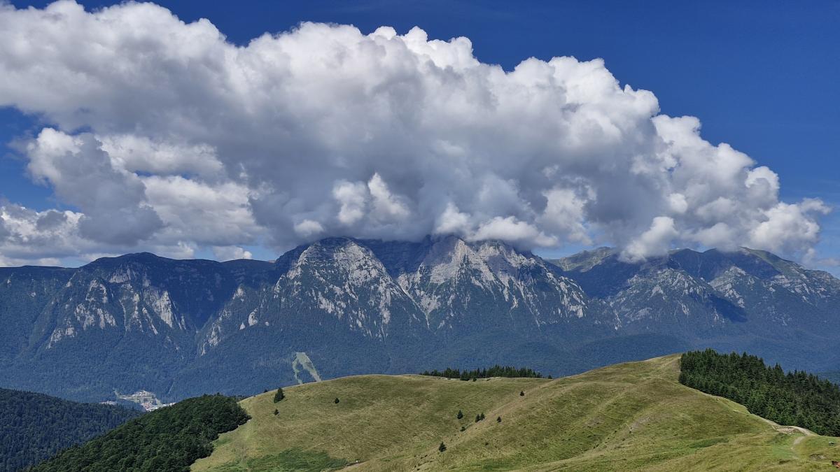 panorama muntii bucegi