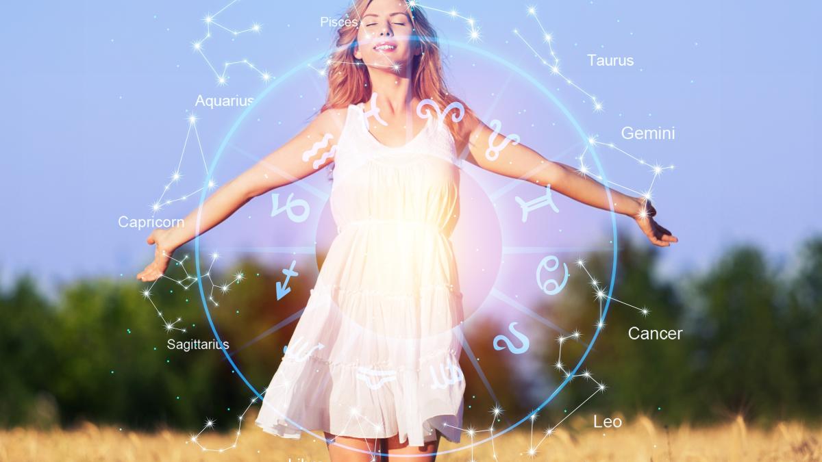 femeie cer zodiacal