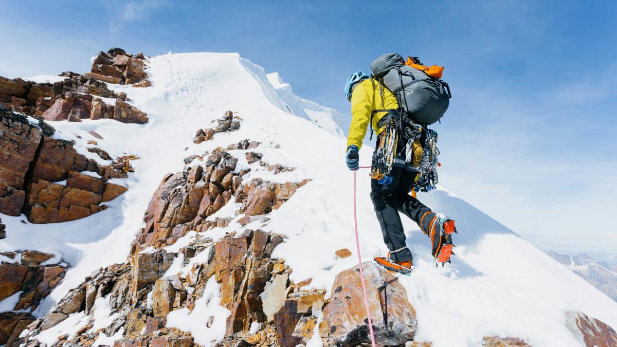 alpinist pe munte