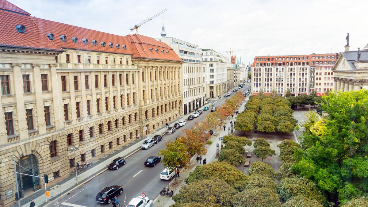 Schimbări importante pentru români Nu mai poți cumpăra o locuință sau o mașină fără certificatul fiscal, primăriile se digitalizează, iar pasagerii trebuie să își cunoască drepturile
