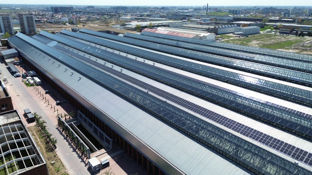 Energie verde în Sectorul 3 de la panourile fotovoltaice de pe școli și blocuri la parcul fotovoltaic de pe Hala Laminor