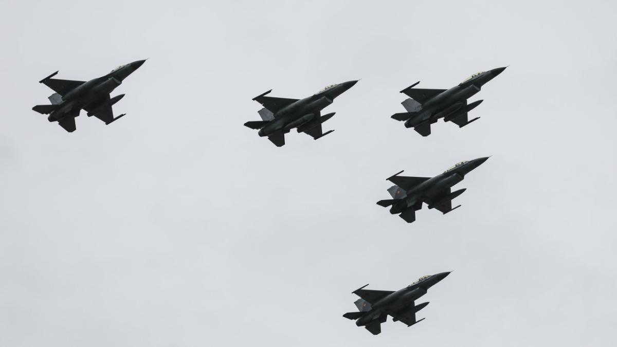 avion avioane f-16