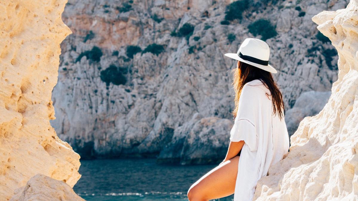 imagine cu o femeie in costum de baie