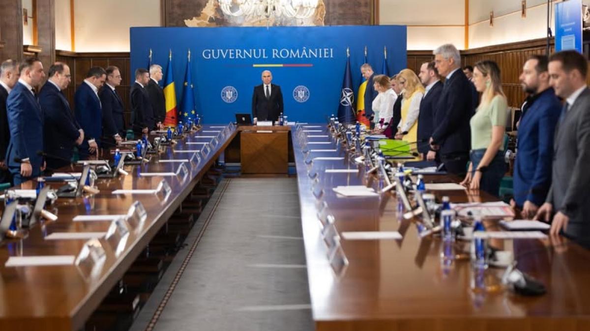 imagine cu momentul de reculegere din Guvernul României