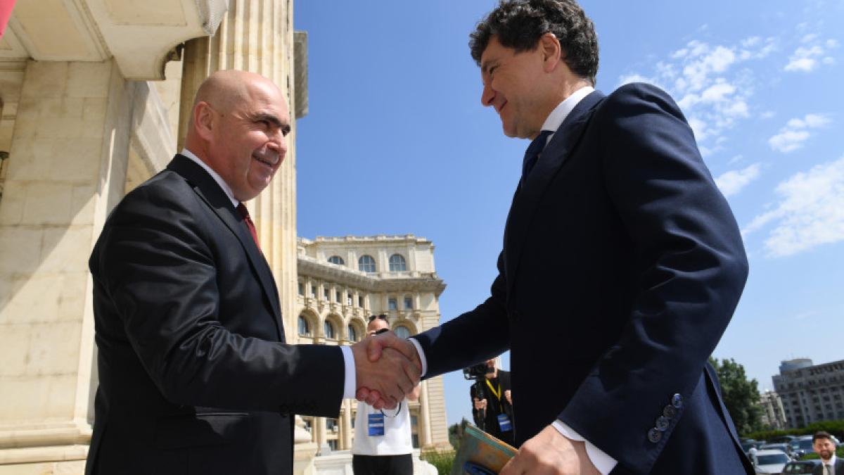 imagine cu ilie bolojan și nicusor dan