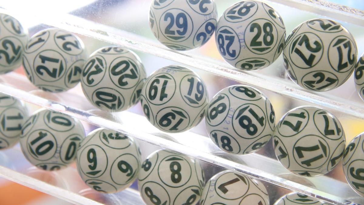43 de oameni dintr-un oraș au câștigat peste 80 de milioane de euro la LOTO. Cât ar putea primi fiecare