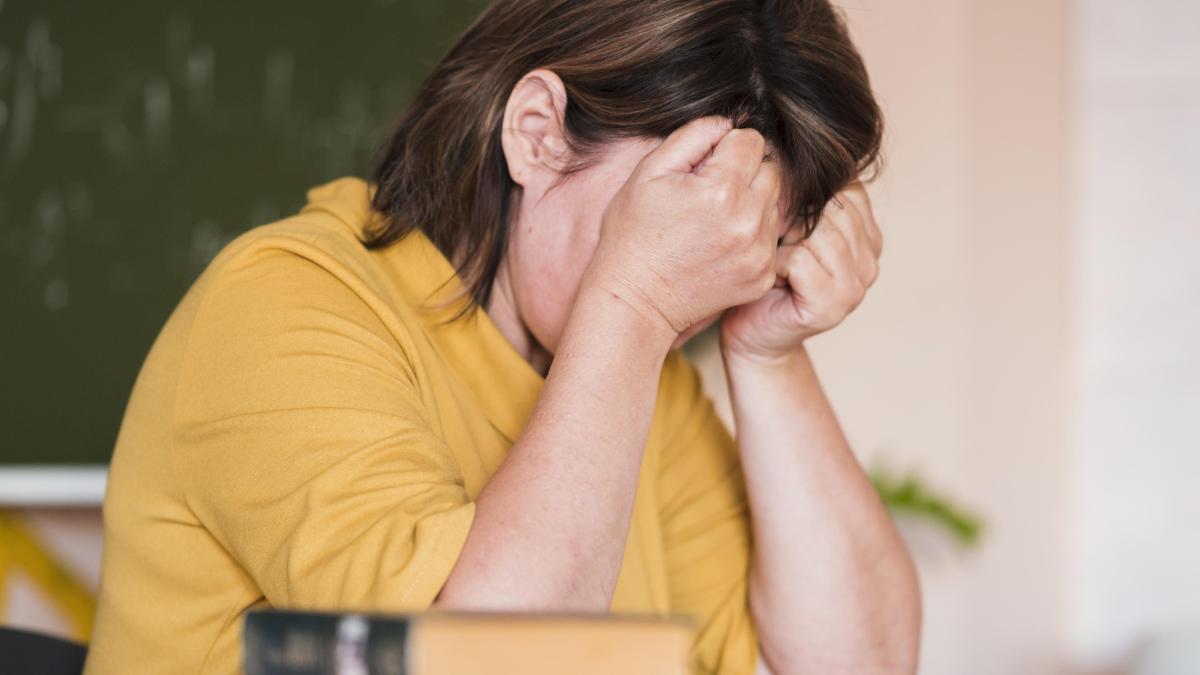 Petiție pentru protejarea profesorilor în fața violenței, după cazul învățătoarei atacate de doi părinți
