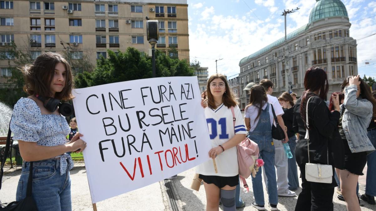 elevi protest burse