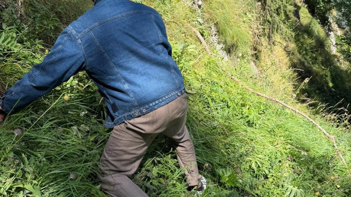 Turist străin, pe munte în haine de oraș și cu bagaje. A cerut ajutorul Salvamont Întâlnim tot mai des astfel de situații