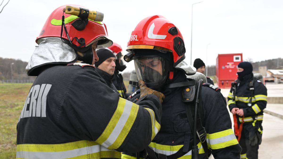 pompieri incendiu