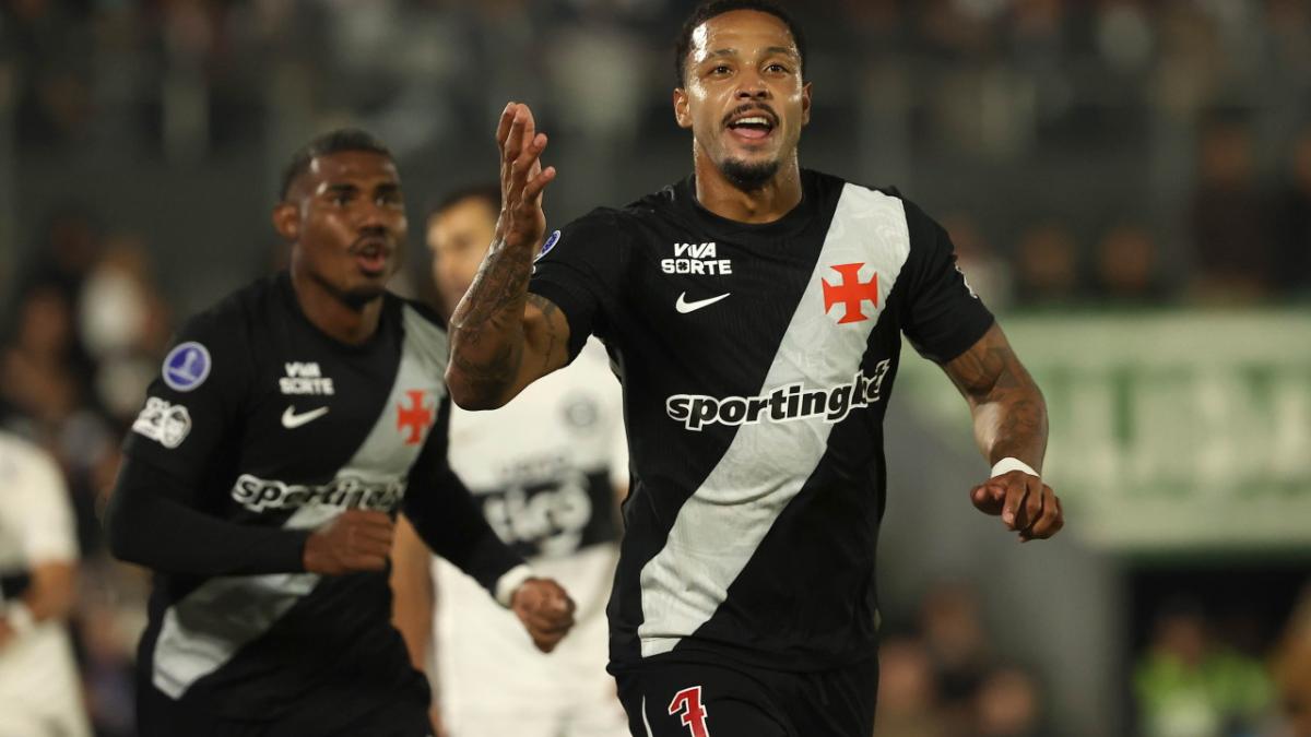 Percheziții la un celebru club de fotbal din Brazilia Fotbaliști vizați într-o anchetă privind traficul de droguri și arme