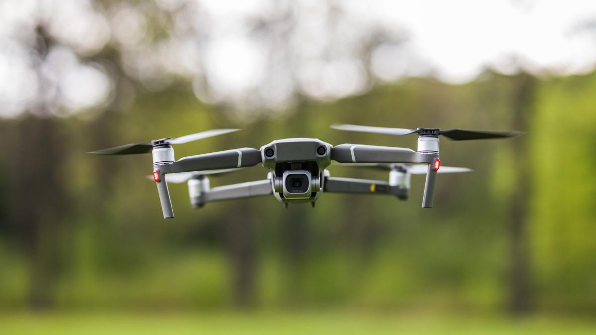Trafic aerian suspendat temporar pe aeroportul din Berlin după apariția unei drone - Freepik