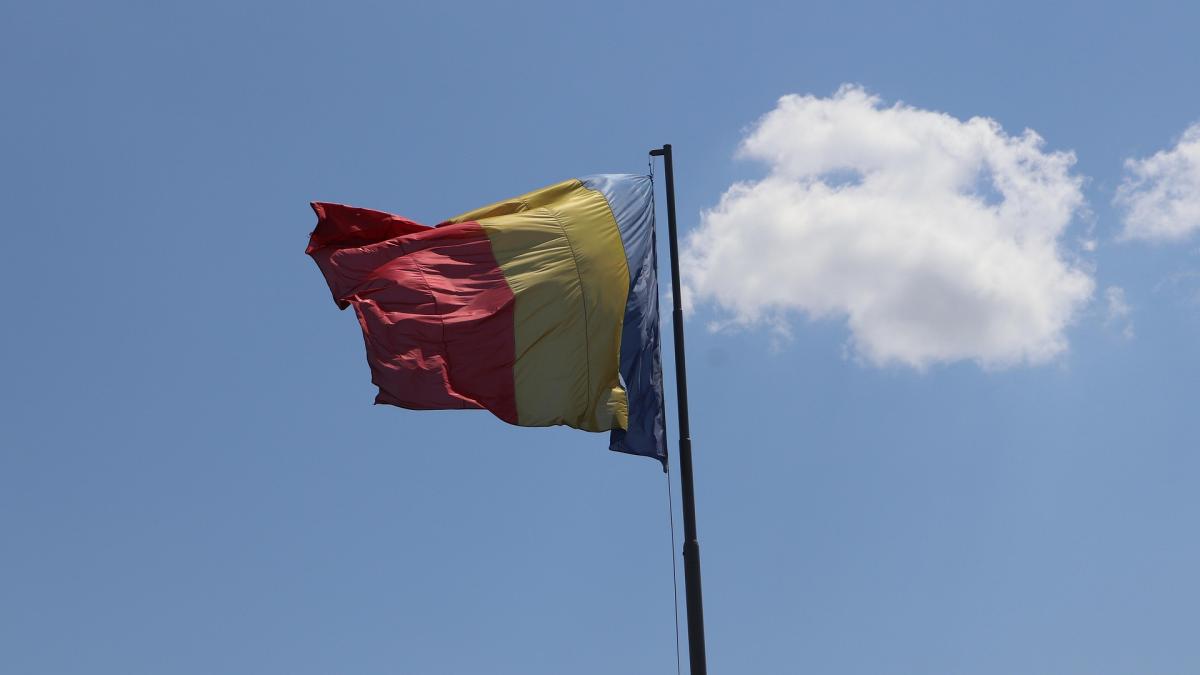 imagine cu steagul romaniei