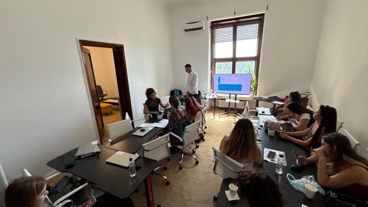 Visuri, valori și încredere în propriul drum. Studenții SNSPA, sesiune de coaching cu Gabriel Nuță-Stoica