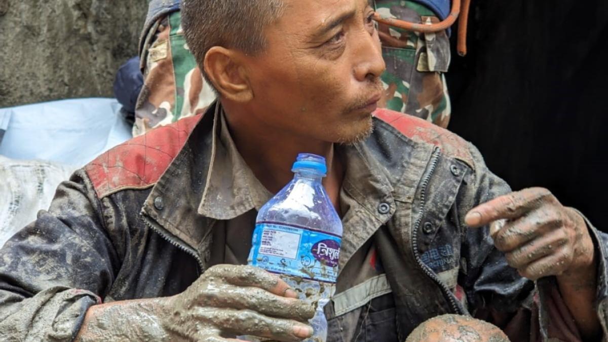 muncitor salvat nepal