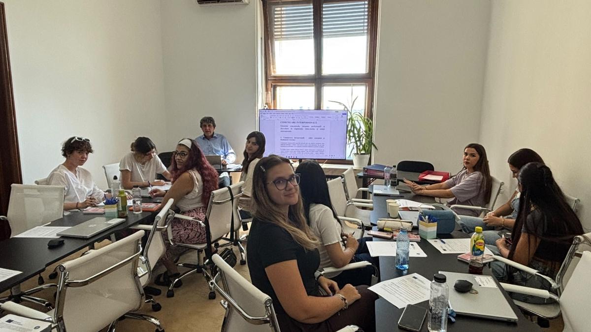 Ce spunem și ce înțeleg ceilalți? Lecție de comunicare pentru studenții SNSPA, în redacția DCNews