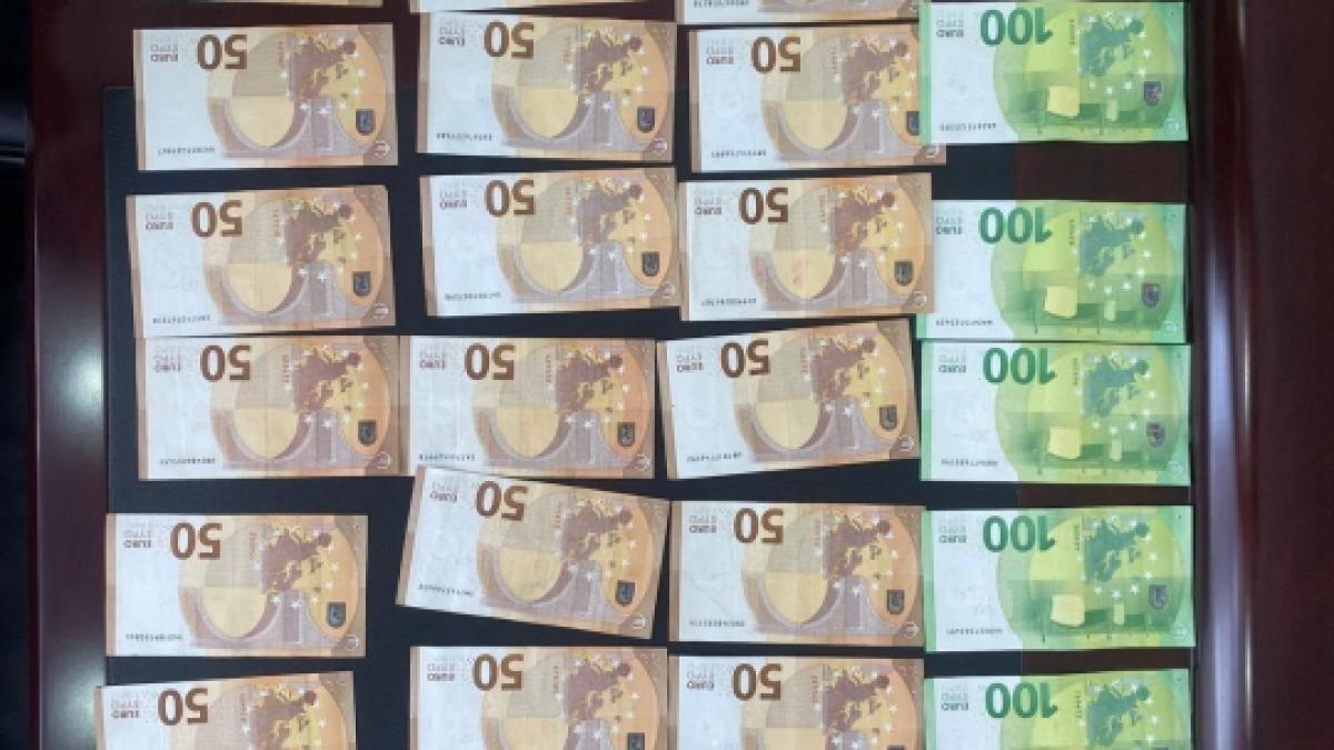 Sechestru de peste o jumătate de milion de euro după o escrocherie cu un cec american de 50 de milioane de dolari. Robert Chira, arestat