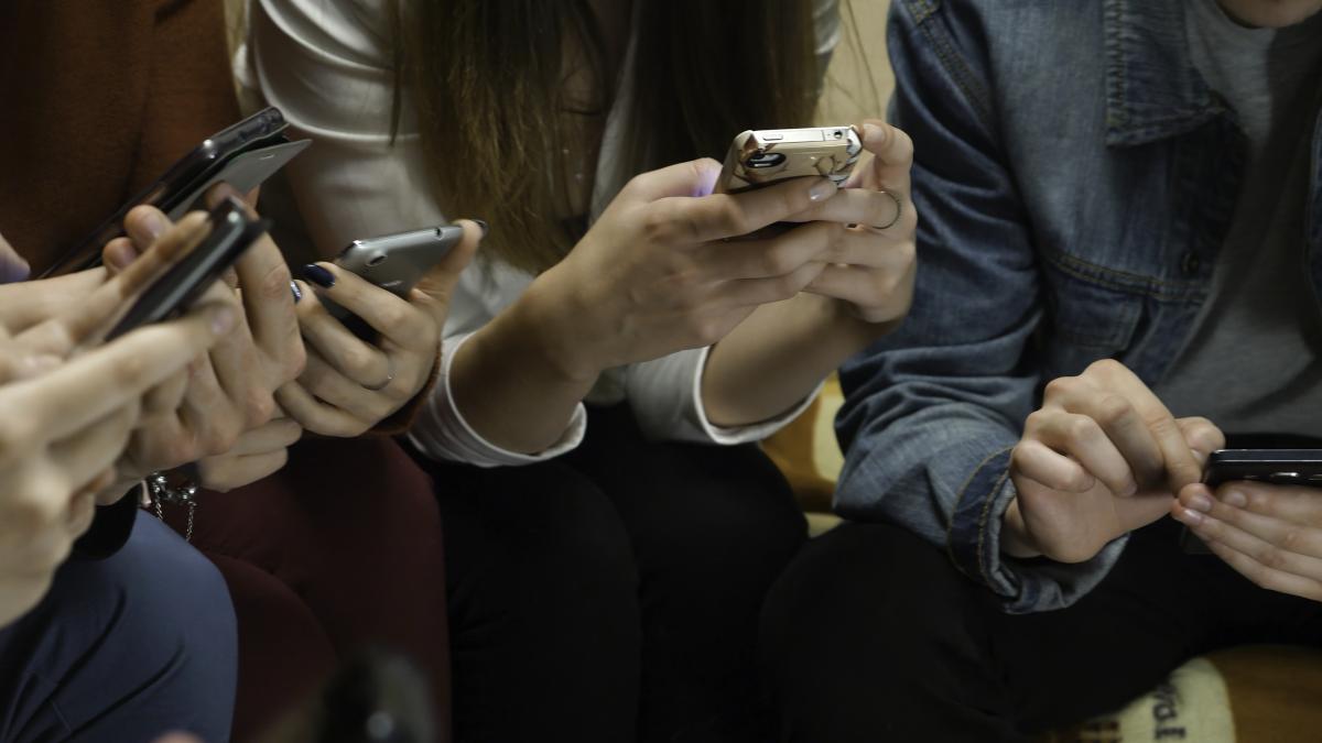 Cum au ajuns softurile de inteligență artificială să decidă ce credem, fără să ne dăm seama Luican explică proporțiile acestei transformări  video