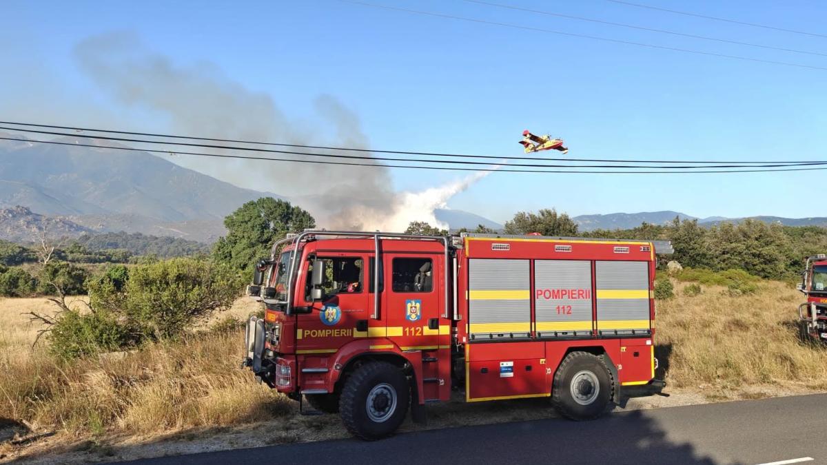 Pompierii români, în luptă cu flăcările din Franța. Ce au reușit să salveze din calea incendiului