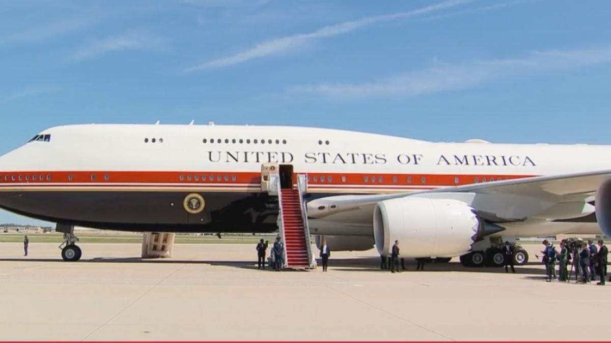 imagine cu avionul Air Force One