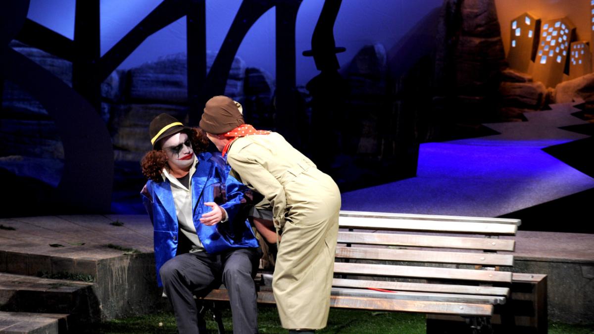 Adela Popescu si Mihai Bendeac in cea mai noua premiera a Teatrului Metropolis - piesa Doi pe o banca de Aleksandr Ghelman, in regia lui Emanuel Parvu.