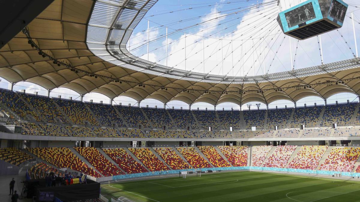 Imaginile de pe Arena Națională, unde a fost depus trupul lui Mircea Lucescu / Foto: Inquam