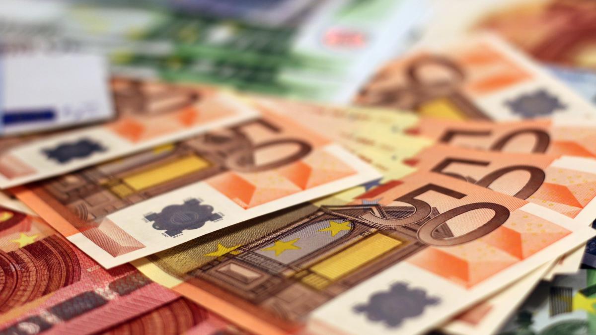 imagine cu bani, euro