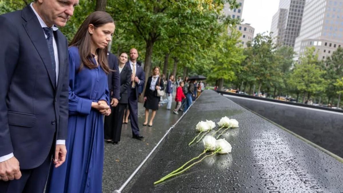 Nicuşor Dan şi Mirabela Grădinaru au depus flori la Memorialul 911