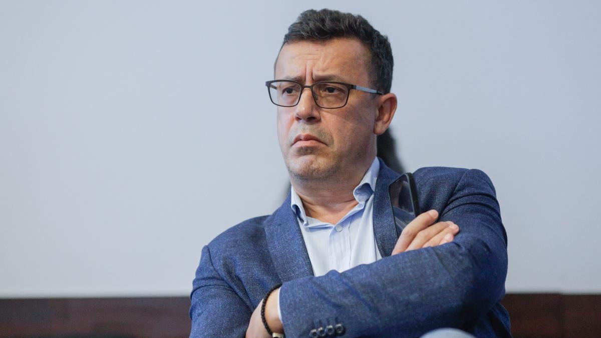imagine cu jurnalistul victor ciutacu