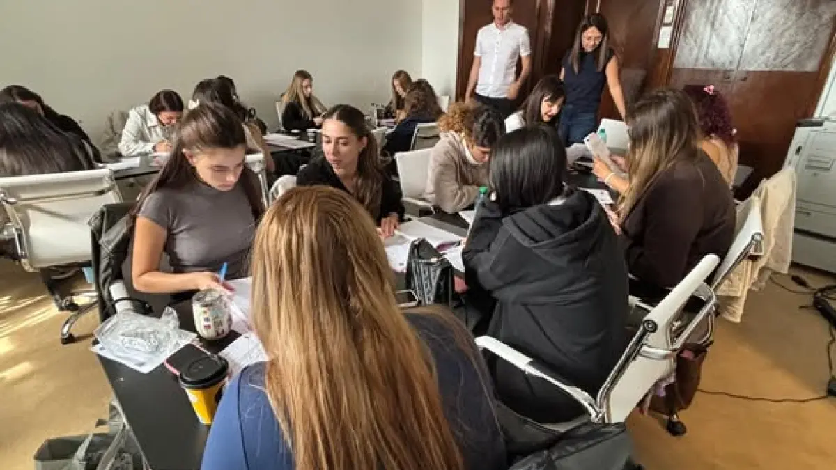 De la comunicatul de presă, în fața camerelor! Studenții SNSPA, examen practic la DCNews