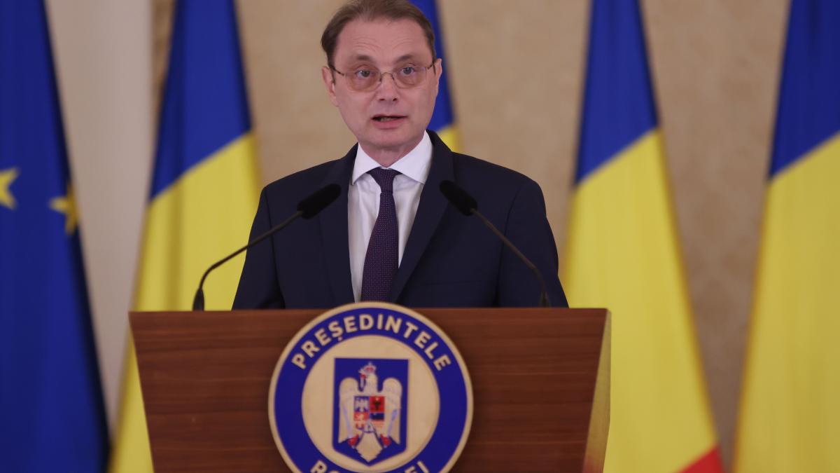 Nicușor Dan, președintele României, îl desemnează pe Luca Niculescu în funcția de prim-ministru, la Palatul Cotroceni din București, 5 octombrie 2026. Inquam Photos / George Călin
