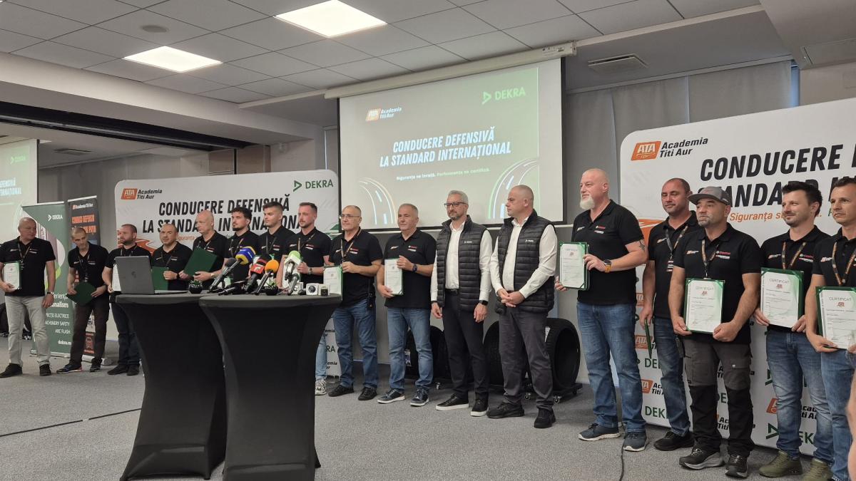 DEKRA România certifică programele și instructorii Academiei Titi Aur pentru conducere defensivă