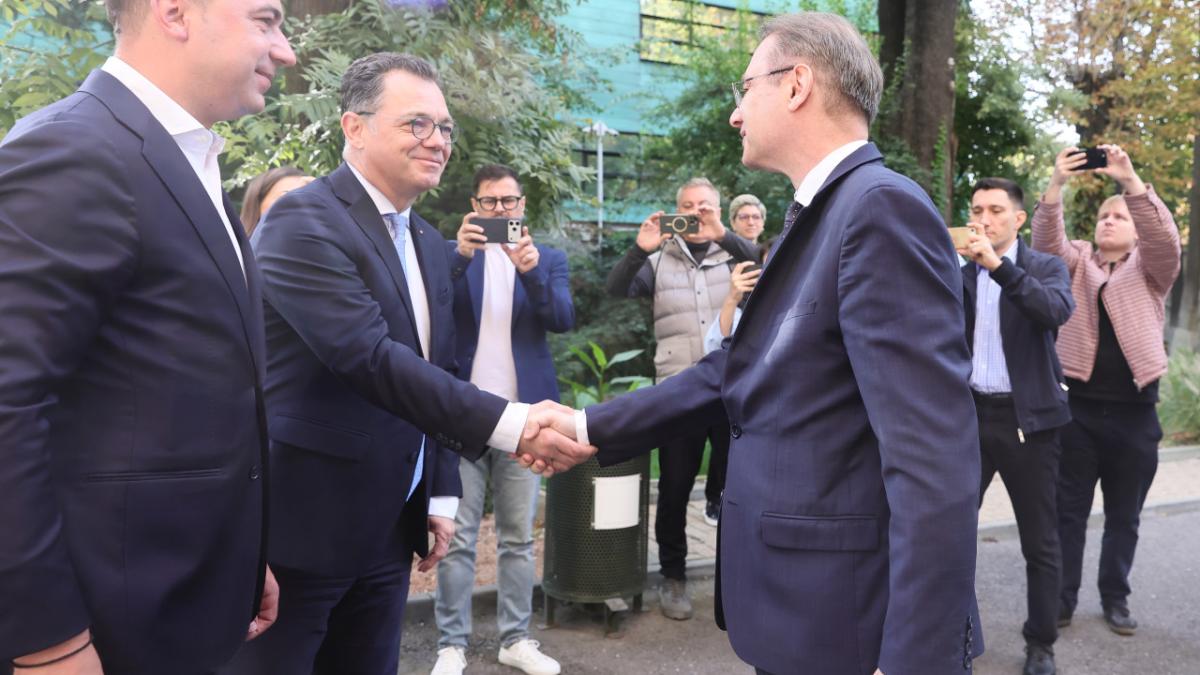 premierul desemnat luca niculescu incepe negocierile cu partidele pentru formarea guvernului
