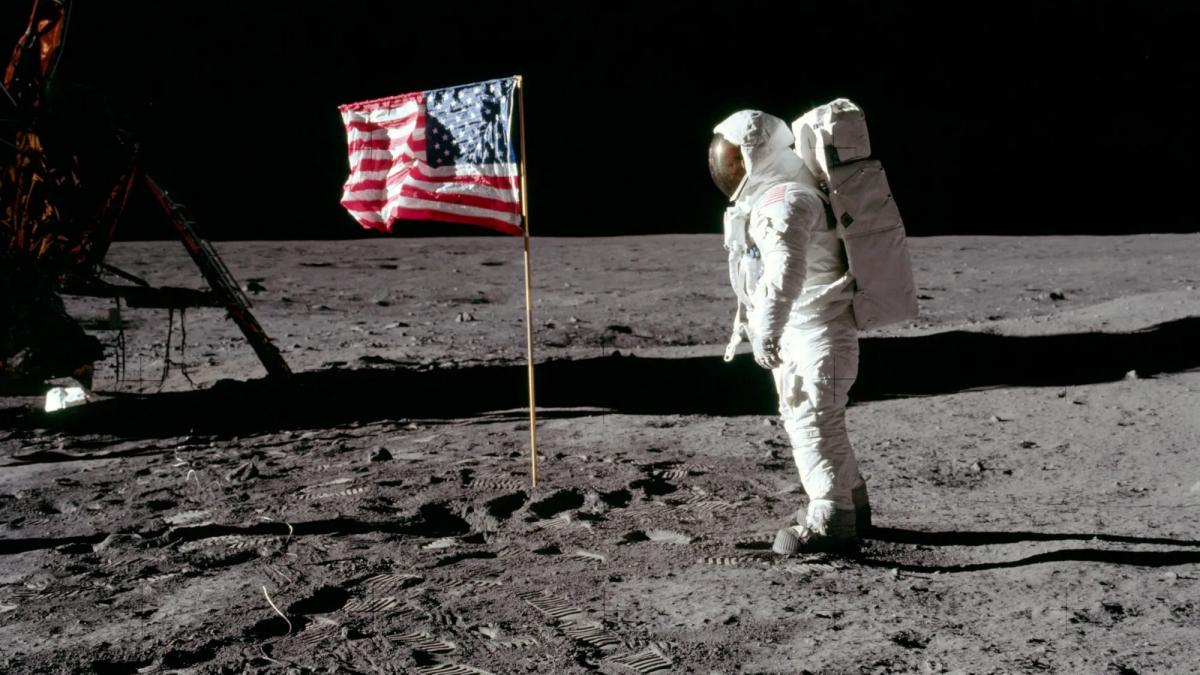 aselenizare om pe luna
