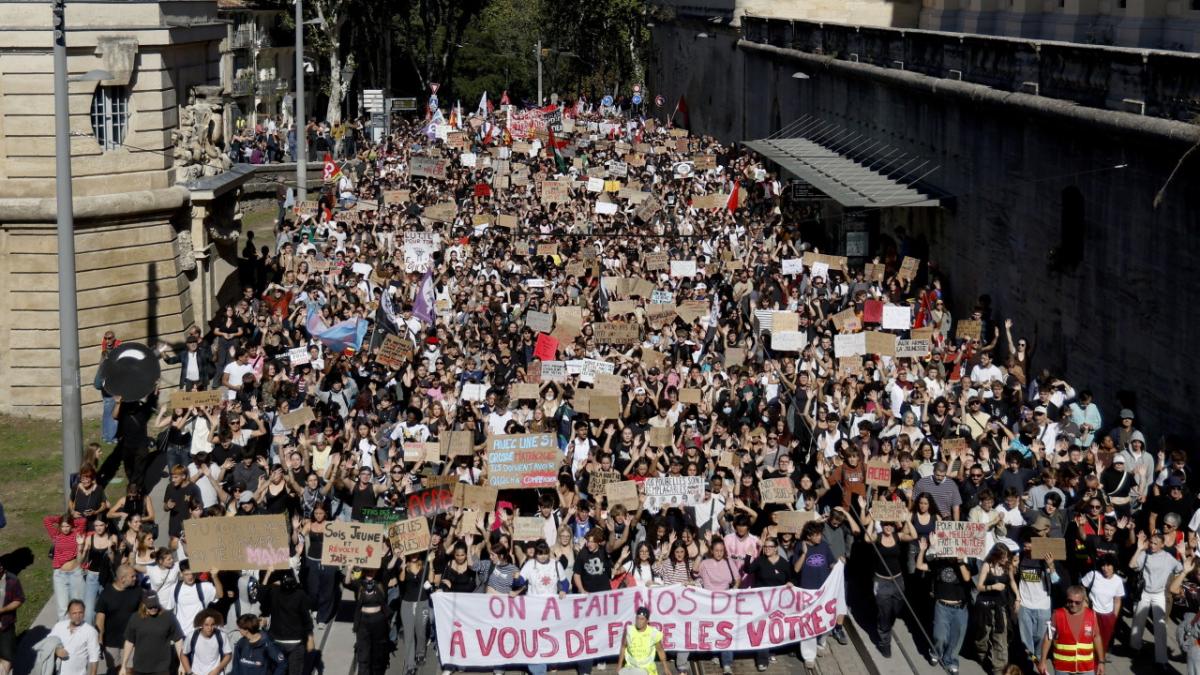 elevi franta protest