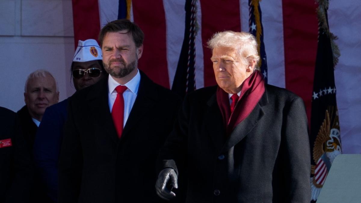 Imagine cu vicepreședintele american JD Vance (stânga), președintele american Donald Trump (dreapta)