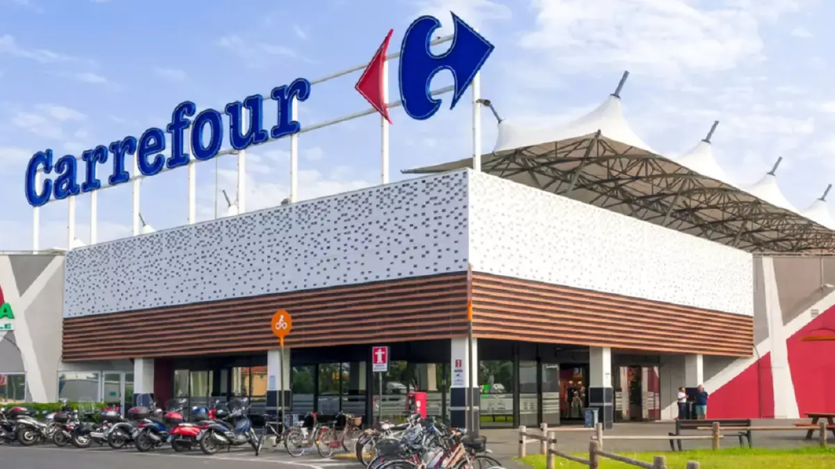 imagine cu un magazin Carrefour