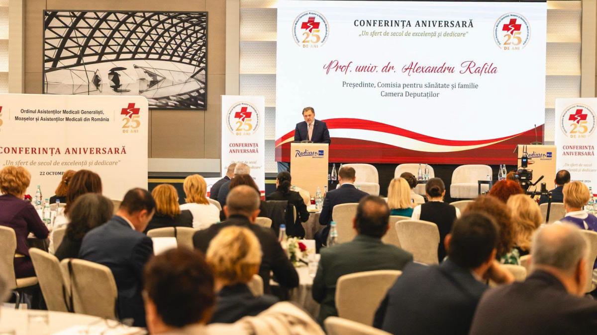 Alexandru Rafila, la Conferinţa aniversară a Ordinului Asistenţilor Medicali Generalişti, Moaşelor şi Asistenţilor Medicali din România / Foto Facebook Alexandru Rafila