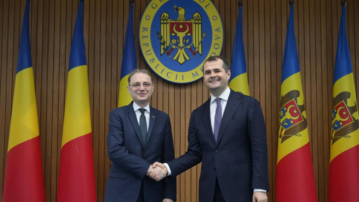 Prima vizită externă a premierului Luca Niculescu Ce subiecte majore au abordat România și Republica Moldova