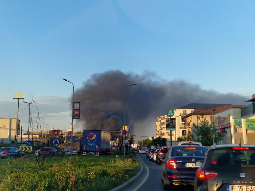 incendiu-la-un-depozit-din-bragadiru-sunt-degaj-ri-mari-de-fum-a-fost-emis-ro-alert-update