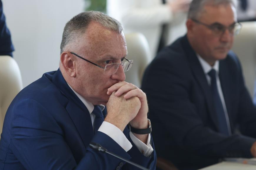 Sorin Cîmpeanu/ Audierea în comisiile de specialitate a miniștrilor desemnați pentru a face parte din guvernul condus de Adrian Veștea, la Palatul Parlamentului din București, 22 iunie 2026. Inquam Photos / George Călin
