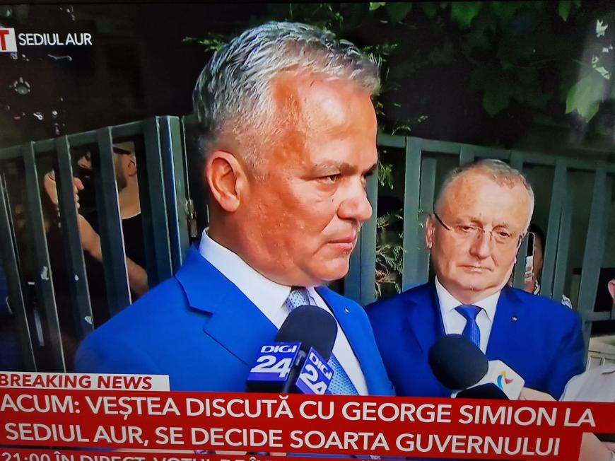 Veștea, la ieșirea din sediul AUR