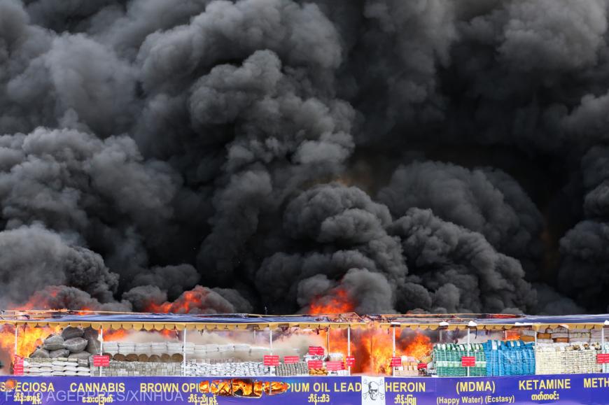 Autoritățile din Myanmar au ars peste 50 de tone de droguri. Sursa foto: Agerpres