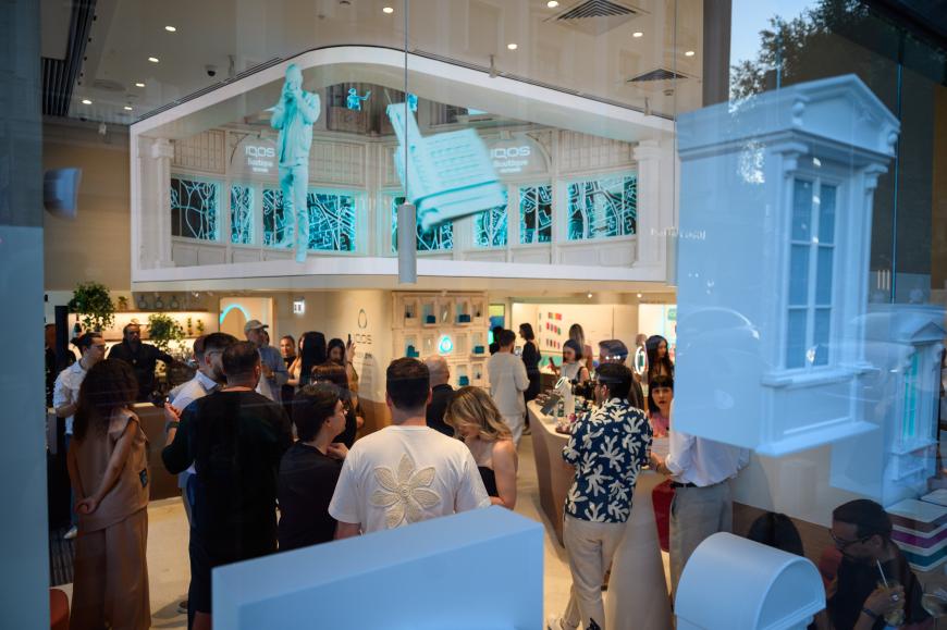 Noul IQOS Boutique Victoriei: concept de tip Retail 2.0 și o instalație artistică semnată Sebastian Comănescu