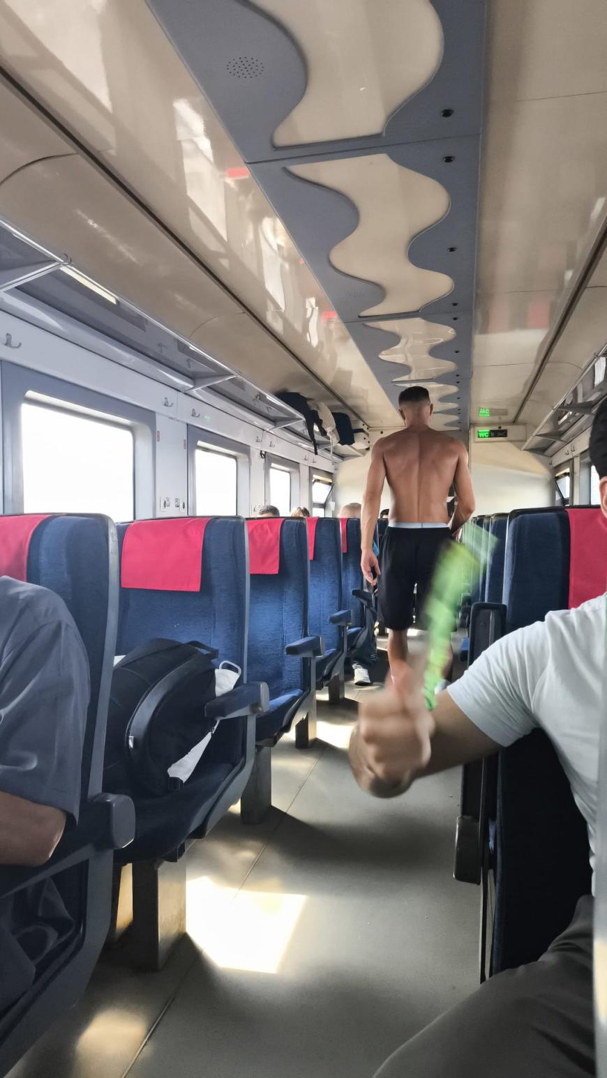 Caniculă în trenurile CFR. Întârzieri, temperaturi ridicate, scandal între pasageri şi angajaţii CFR
