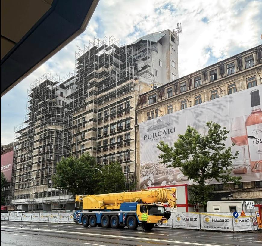 Dezastru în București, după furtună: Autoturisme acoperite de apă în pasaj. Salvatorii au înotat pentru a căuta victime/ 458 de mașini afectate, 64 de locuințe, 950 de solicitări încă așteaptă