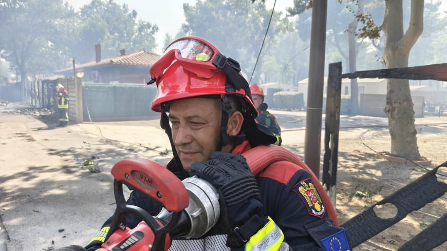 Misiune de foc pentru pompierii români în Franța. Peste 150 de butelii GPL, evacuate din calea flăcărilor