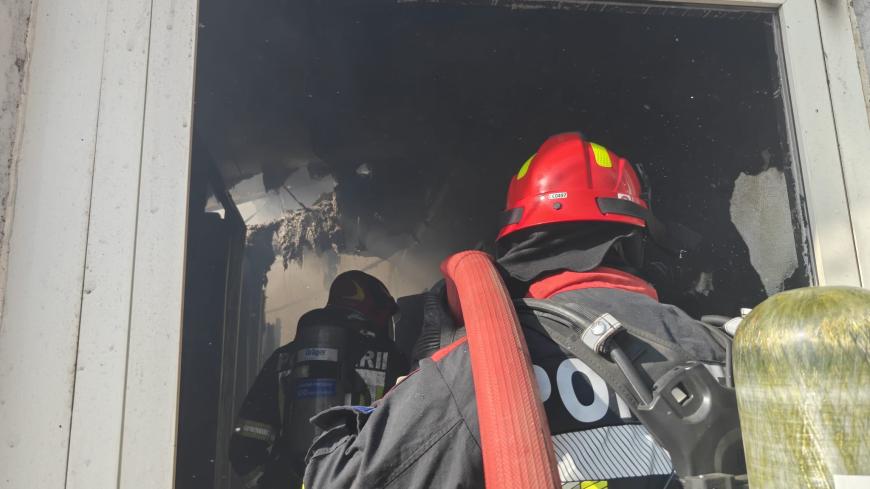 Misiune de foc pentru pompierii români în Franța. Peste 150 de butelii GPL, evacuate din calea flăcărilor
