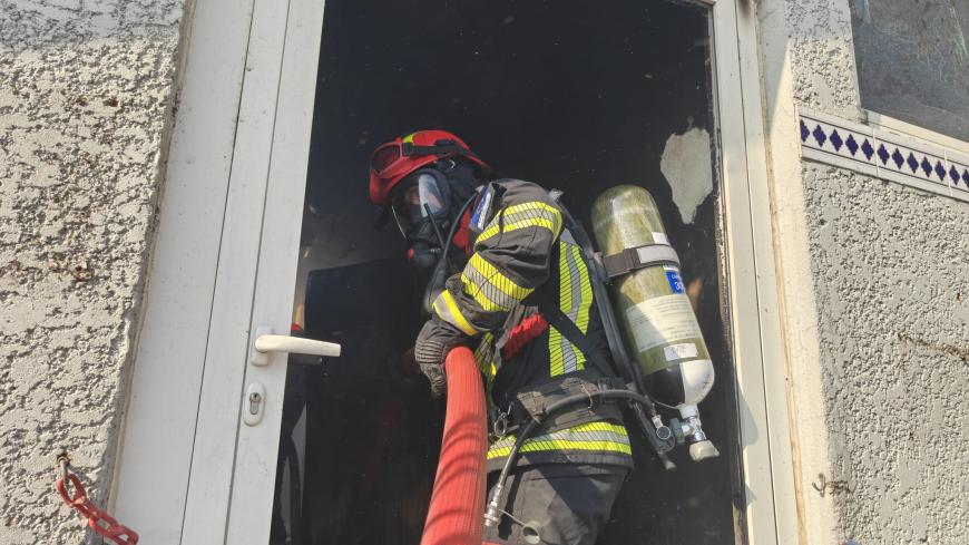 Misiune de foc pentru pompierii români în Franța. Peste 150 de butelii GPL, evacuate din calea flăcărilor